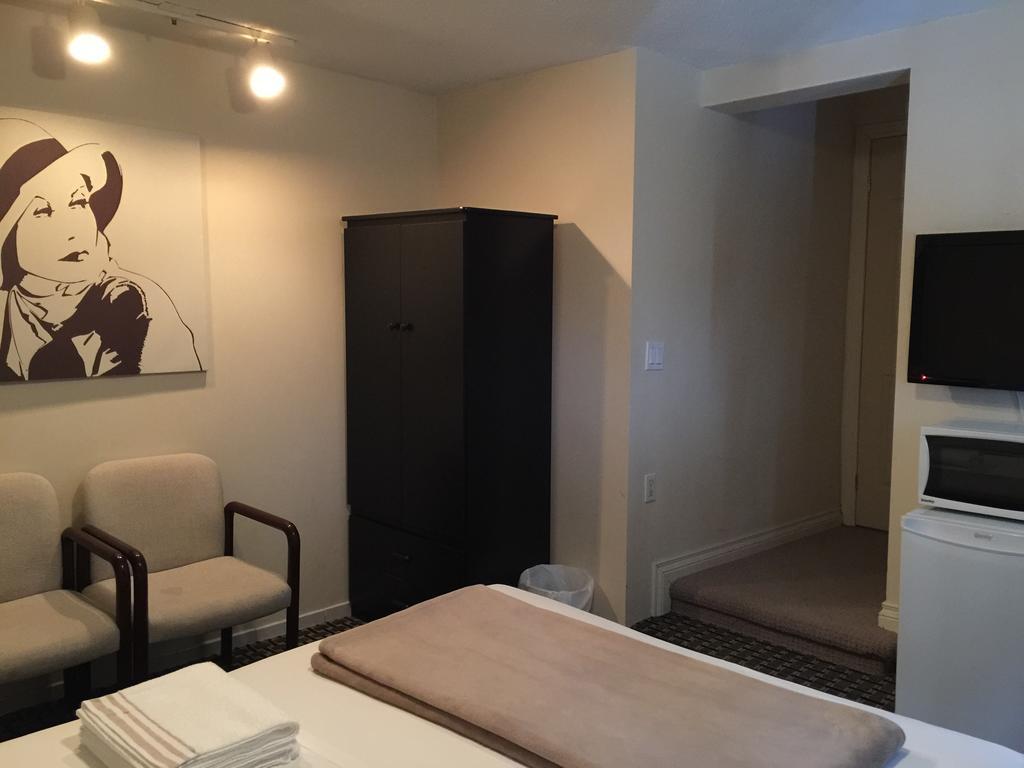 Adas Guesthouse Toronto Værelse billede