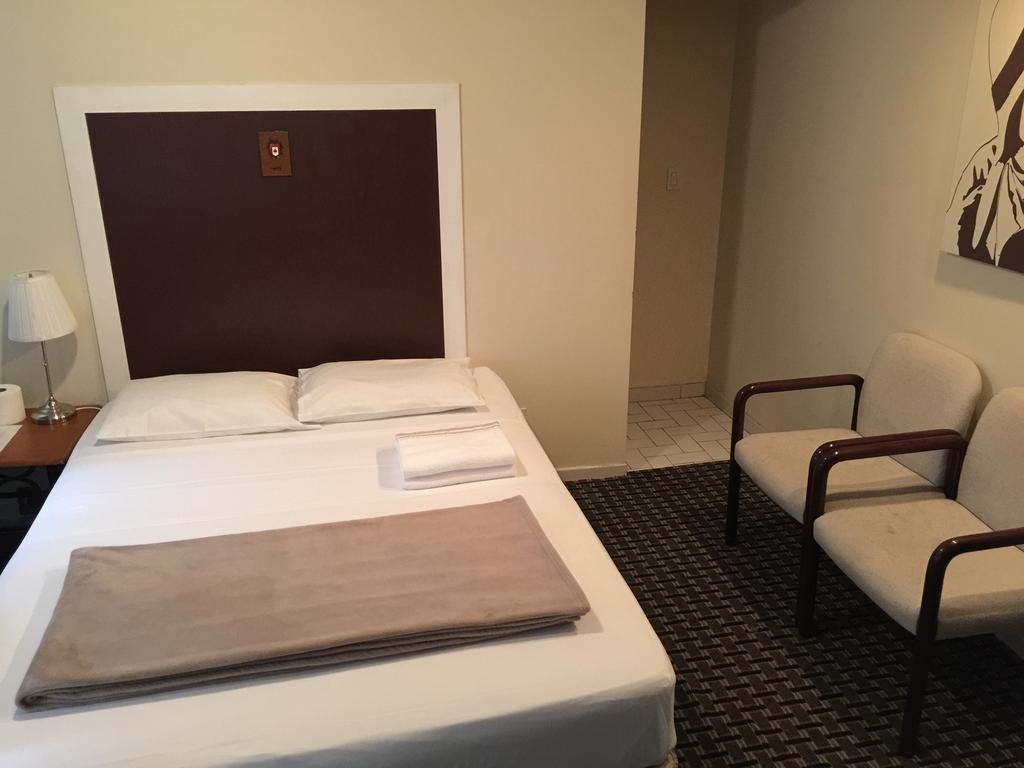 Adas Guesthouse Toronto Værelse billede