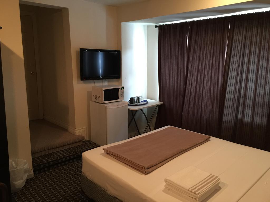 Adas Guesthouse Toronto Værelse billede