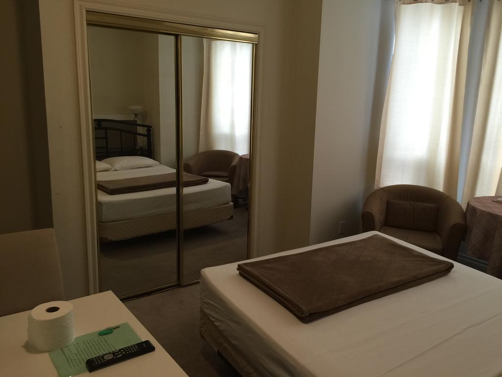 Adas Guesthouse Toronto Værelse billede