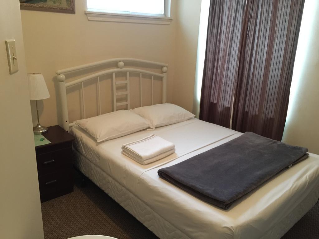 Adas Guesthouse Toronto Værelse billede