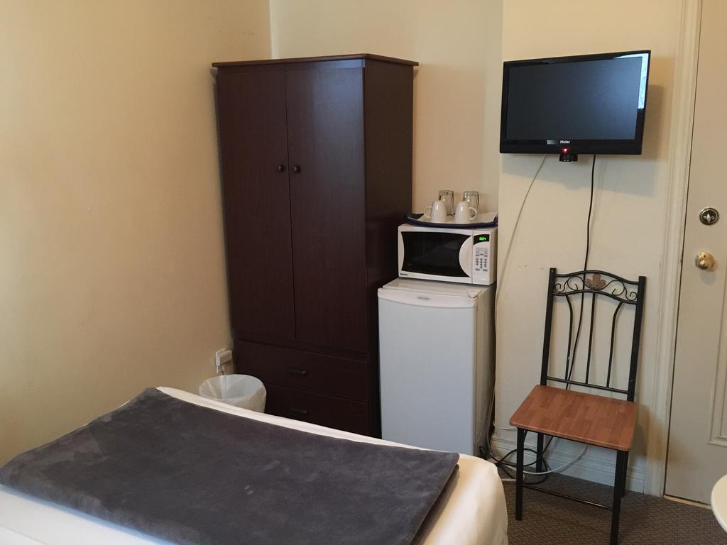 Adas Guesthouse Toronto Værelse billede