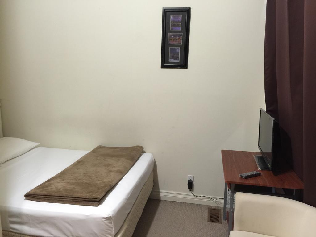 Adas Guesthouse Toronto Værelse billede